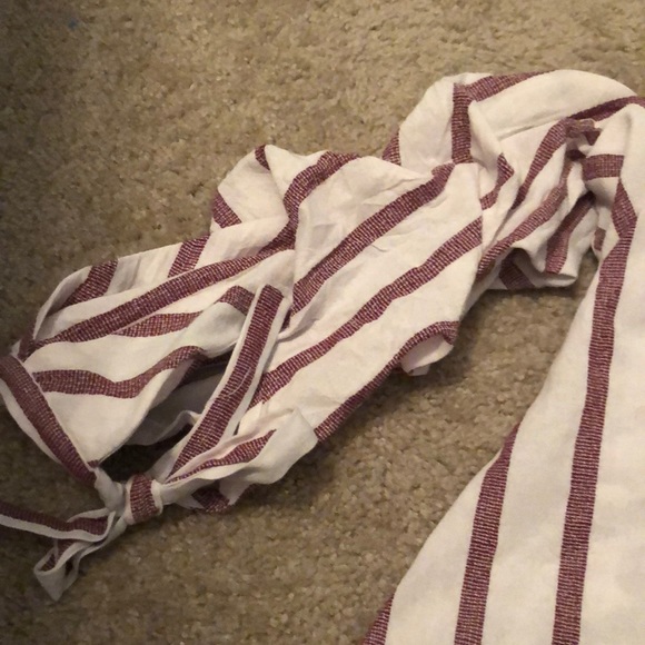 Lulu’s Striped, off shoulder, top. Size small. - Picture 4 of 7